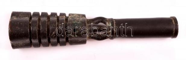 XVII-XVIII. sz. Keleti, vas kézifegyver. Háromlövetű puskaszerű készítmény, melyet kézben tartva, ka...