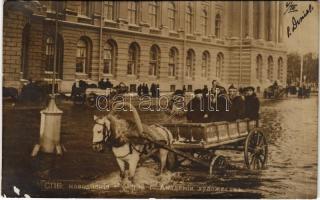 1903 Sankt-Peterburg, Saint Petersburg, St. Petersbourg; Flood in November 1903. street view in front of the Art Academy. photo / árvíz