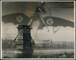 cca 1945 A nácizmus szelleme Budapest felett, fotómontázs a lerombolt Lánchíddal, 9×11,5 cm