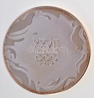 Ausztrália 2000. THE GAMES OF THE XXVII OLYMPIAD / SYDNEY 2000 kétoldalas, jelzetlen Ag olimpiai résztvevői emlékérem, műanyag tokban (68,50g/50mm) T:1 patina / Australia 2000. THE GAMES OF THE XXVII OLYMPIAD / SYDNEY 2000 double-sided Ag participat commemorative medallion without hallmark in plastic case (68,50g/50mm) C:UNC patina