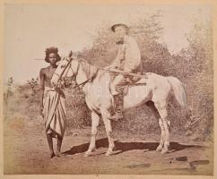 1881 Esterházy Mihály (1853-1906): Gróf Esterházy Mihály afrikai vadászaton, fotó, kartonra ragasztva, jelzett, 32×45 cm