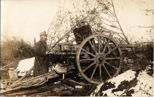 Álcázott 15 cm ágyú lövésre készen / WWI Austro-Hungarian K.u.K. military, artilleryman with camouflaged cannon in firing position. photo