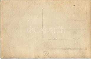 Ferenc József lovaglás közben egy főtiszttel beszél / Franz Joseph talking with a K.u.K. military of...