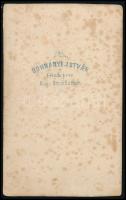 cca 1870 Férfi díszmagyarban, keményhátú fotó Dohnányi István nagyszombati műterméből, 10×6 cm