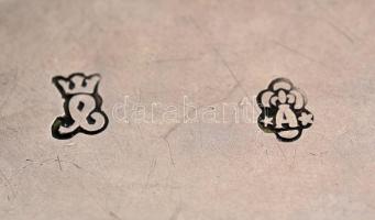 cca 1890 Párizs, ezüst (Ag.) ovális szelence turbékoló galambpárral, préselt és poncolt, belül kopot...