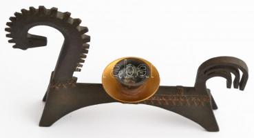 Etruszk ló formájú fém gyertyatartó, 28×20×4 cm