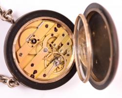 Ezüst(Ag) zsebóra, üveg hátlappal, javított külső borítóval, kulccsal, jelzett, bruttó: 83 g