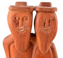 Két rabbi, ismeretlen naiv művész szobra, fa, jelzés nélkül, alján "Sanyinak Bélától, Melbourne...