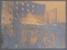 cca 1920-1930 Szolnok, a Hungária Gőzmalom égése 1905-ben, fotó, üvegezett fa keretben, hátulján feliratozva, 17×23 cm