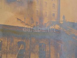 cca 1920-1930 Szolnok, a Hungária Gőzmalom égése 1905-ben, fotó, üvegezett fa keretben, hátulján fel...