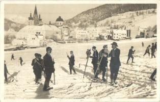 Mariazell, Wintersportplatz / Skiing people