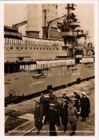 Der Führer auf der Westerplatte, im Hintergrund die Schleswig-Holstein / Gdansk (Danzig), Adolf Hitler in front of SMS Schleswig-Holstein battleship of Kaiserliche Marine with mariners. So. Stpl