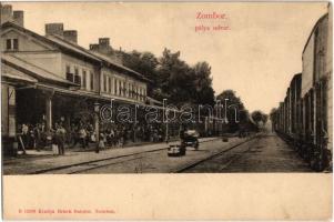 Zombor, Sombor; Pályaudvar, Vasútállomás, vasutasok, vagon. Kiadja Bruck Sándor / Bahnhof / railway station, railwaymen, wagon (EK)