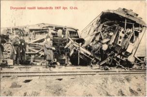 1907 Kiskundorozsma, dorozsmai vasúti katasztrófa 1907. április 12-én, vasúti szerencsétlenség, mozdony romok. Kiadja Grünwald Hermann / railway accident, disaster, train ruins (EK)