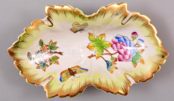 Herendi Viktória mintás leveles tálka, kézzel festett, jelzett, kopásnyomokkal, 15x8,5 cm