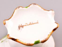 Kis váza (2 db), egyik kézzel festett, márka jelzés nélkül, apró kopásnyomokkal, m: 12,5 cm (2×)