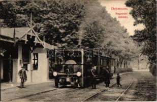 1910 Debrecen, Nagyerdei indóház, vasútállomás, a Debreczeni Helyi Vasút Rt. (DHV) kisvasútja a megállóban, városi vasút, vasutasok. Kiadja Thaisz Arthur