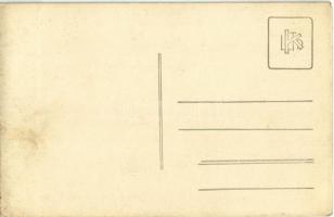 Debrecen, Debrecen-Pallag; Gazdász-cserkészek a debreceni m. kir. gazdasági akadémia szőke mangalica...