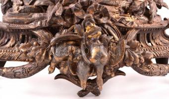 Antik francia figurális kandallóóra, működik, kulccsal, hátsó fedőlap, üveglap hiányzik, porcelán sz...