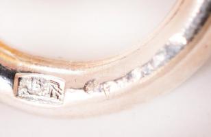 Ezüst(Ag) zománcozott nyuszi medál, jelzett, m: 3,5 cm, bruttó: 7,3 g