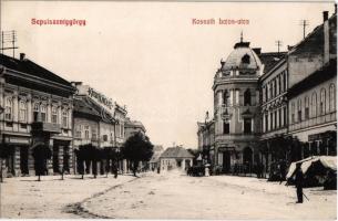 Sepsiszentgyörgy, Sfantu Gheorghe; Kossuth Lajos utca, árusok, Kossuth Kávéház, Kozma L. és Fogolyán Endre üzlete / street view with cafe, shops and vendors