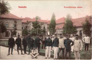 Szabadka, Subotica; Honvéd laktanya udvara katonákkal / military barracks courtyard with soldiers
