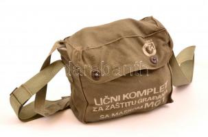 1975 Szimatszatyor, benne védőfelszerelésekkel