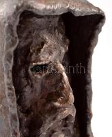 MJ jelzéssel iparművész köpenyes fej, fém, m: 13 cm