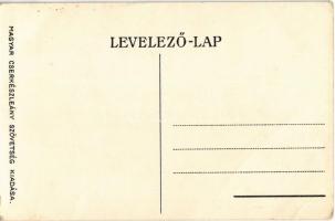 Táborban. Kiadja a Magyar Cserkészleány Szövetség / In the camp. Hungarian girl scout art postcard, ...