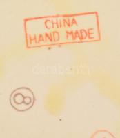 Kínai porcelán doboz, jelzett, fedél belsején lepattanásokkal, d: 17 cm