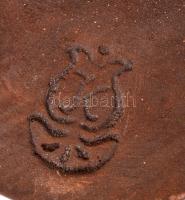 K jelzéssel: Lány kendővel, cserép, jelzett, hibátlan, m: 30,5 cm