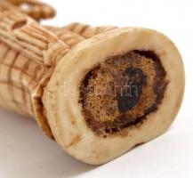 Kínai, faragott csont figura. Rozmáragyar? 11 cm / Chinese ebony figure. 11 cm