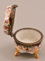 Limoges porcelán lábas tégely, részben kézzel festett, jelzett, fém szerelékkel, apró kopásokkal, d:...