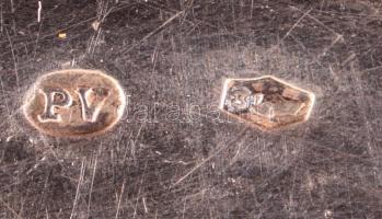 Ezüst(Ag) virágos hamutál, jelzett, d: 11,5 cm, nettó: 44,3 g