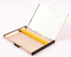 Ezüst(Ag) cigarettatárca, zománcozott szélekkel, jelzett, tartódobozban, 8×11 cm, bruttó: 165,6 g