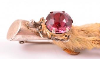 cca 1900 Ezüst(Ag) kitűző, féldrágakővel, karmokkal, jelzett (angol), h: 7 cm, bruttó: 11,1 g