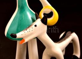 Hollóházi lány kutyával, kézzel festett, jelzett, apró kopásokkal, m: 15 cm