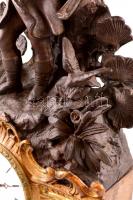 Neobarokk, aranyozott emberalakos zamak kandalló óra. Alabástrom és márvány berakással. 
Japy frere...