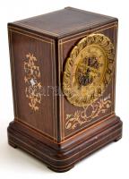 XIX. sz. eleje: Breguet a Chauny jelzett szerkezetű egynapos utazóóra. Gyöngyházberakásos, festett f...