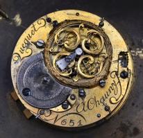 XIX. sz. eleje: Breguet a Chauny jelzett szerkezetű egynapos utazóóra. Gyöngyházberakásos, festett f...