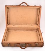 Nagyméretű régi koffer, fa-fém-vászon-bőr, kis sérüléssel, 59×35×16 cm