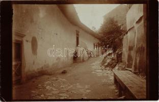 Csetnek, Stítnik; Szontagh Aranka (Szontagh Pál gömöri politikus és üzletember lánya) csipkekészítő családi házának hátsó udvara / lace maker's house, courtyard. photo (EK)