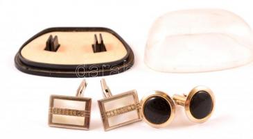 Arany és ezüst színű mandzsettagombok párban