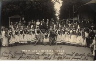 1911 Hamburg-Altona, Weinlesefest, Ungar. Club / Hungarian music band at the Grape Harvest Festival. photo