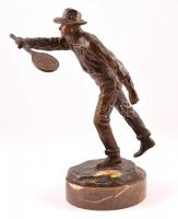 cca 1930 Olvashatatlan jelzéssel: Tenisz játékos. Bronz, márvány talpazaton, kijár, m: 33 cm