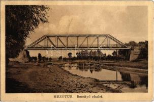 1936 Mezőtúr, Berettyó hídja, vashíd és pallóhíd, vízpart. Kiadja Borbély Gyula (EK)