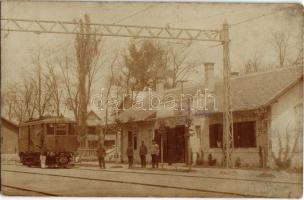 ~1905 Gödöllő, Királyi váró (?) korai épülete, HÉV villamos vasút állomás szerelvénnyel, vasutasok. photo (Rb)