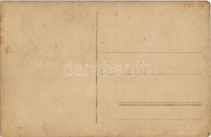 1919 Budapest V. Május 1-jei felvonulás a Deák téren az Anker palotánál a Tanácsköztársaság idejében...