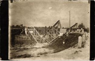 1918 Lerombolt vasúti híd ideglenes helyreállítása a Livenza folyó felett / WWI K.u.k. military, destroyed railway bridge over Livenza river. photo