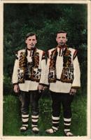 46 db főleg RÉGI üdvözlőlapok (ünnepek, folklór, állatok, művészlapok, stb.) és néhány külföldi váro...